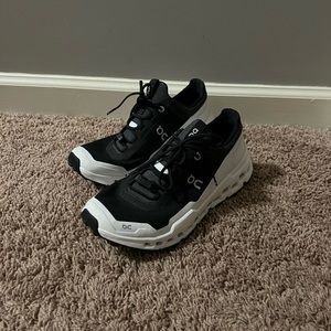 Women’s Cloudultra size 7.5